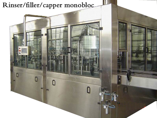 Pueden/el auto purificado y la velocidad de la máquina de embotellado del agua de la botella de cristal 12000 B/h
