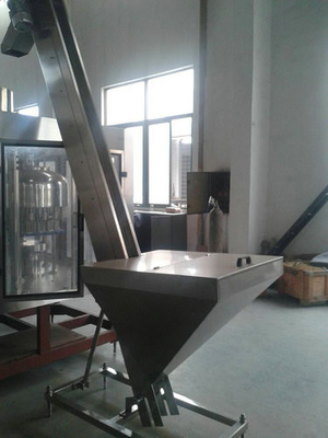 Cadena de producción de relleno del agua elevador del casquillo para la máquina plástica de la cápsula, máquina de alimentación